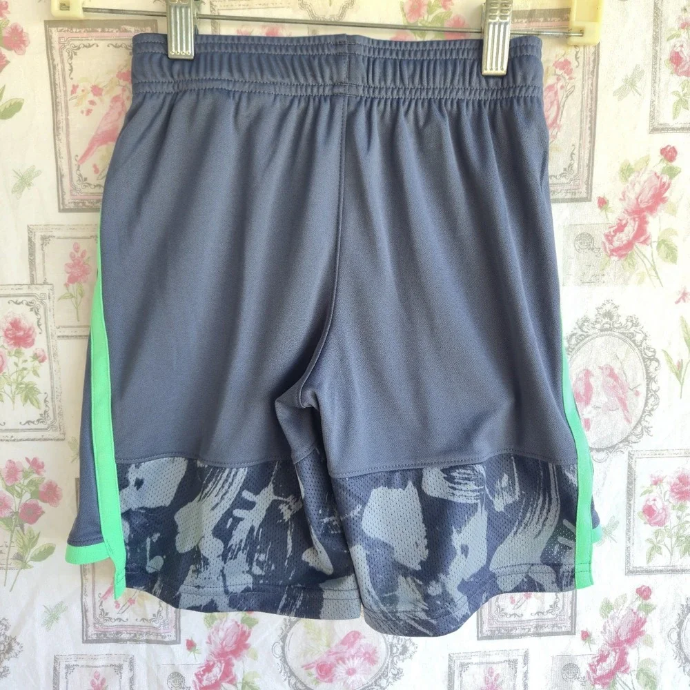 NWT Under Armour Boys YXS Shorts Gray Green Athletic‎ Basketball Loose Fit